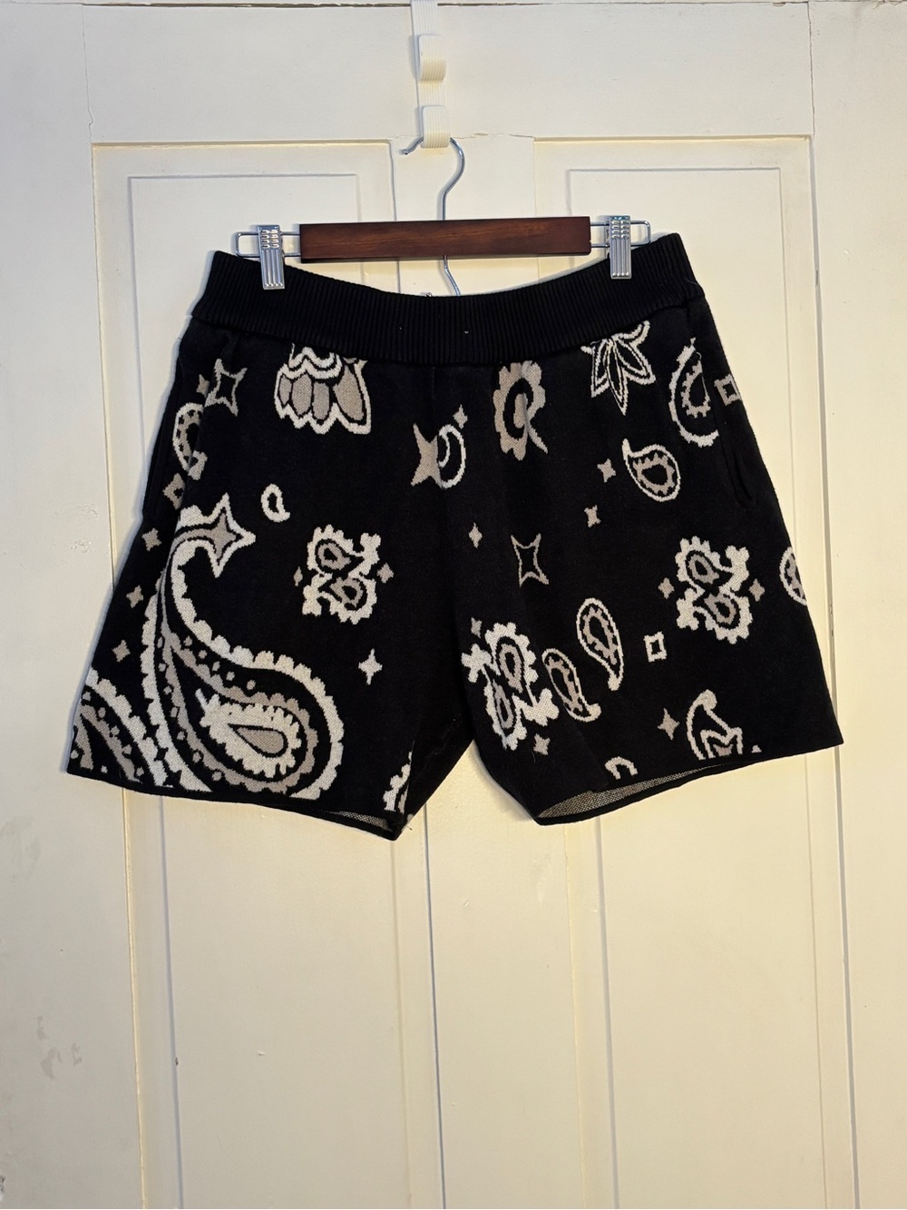 MNML Mens Black and White Paisley Jacquard Knit Shorts Street Style
